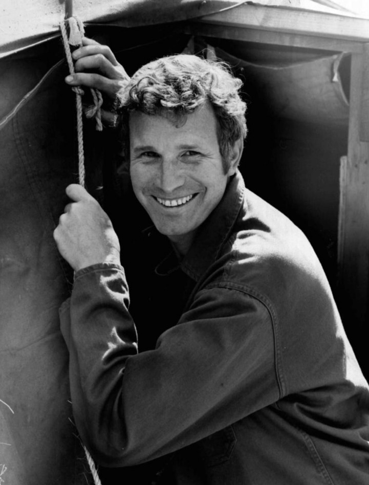 Wayne_Rogers_Trapper_John_MASH_1972.JPG