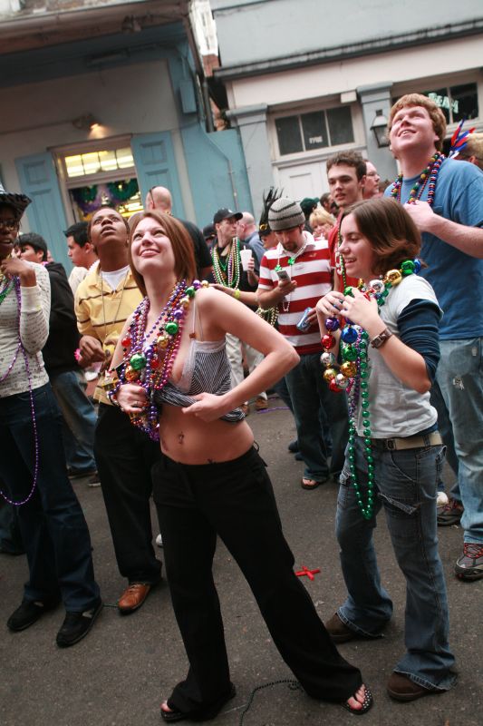 Bourbon_Street_Beeds_Mardi_Gras_2007.jpg