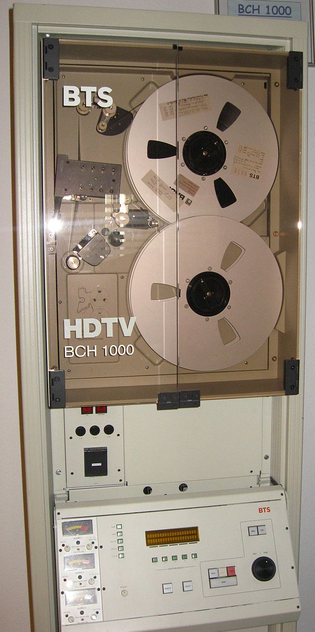 640px-BNC_HDTV_VTR-type_B_deck.jpg