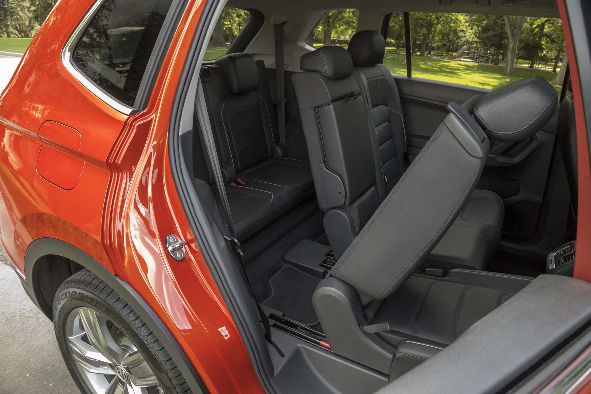 2018-Volkswagen-Tiguan-SEL-Premium-rear-interior-seats.jpg