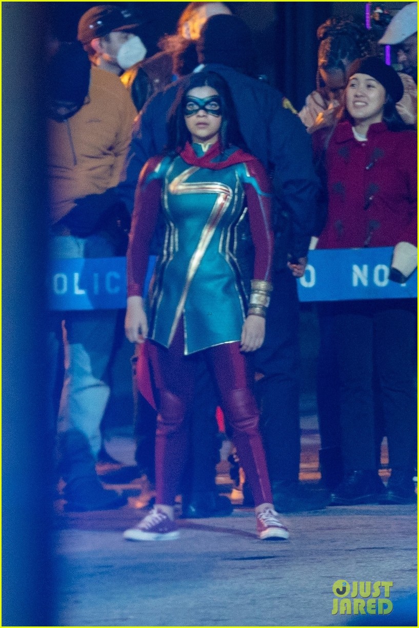 iman-vellani-in-ms-marvel-costume-01.jpg