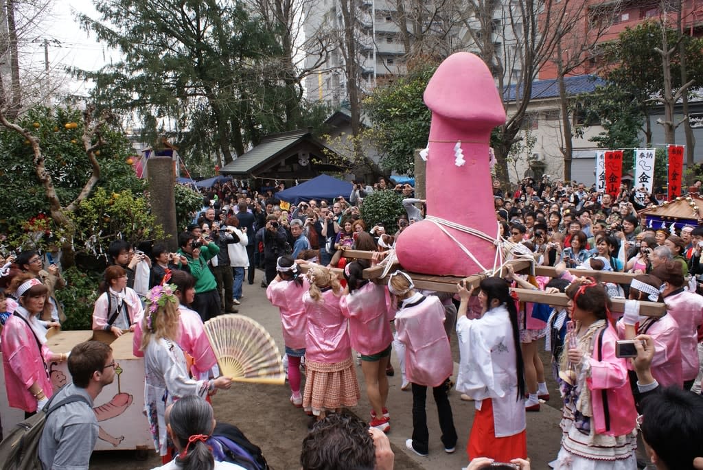 Bizarre-japanese-festivals-9.jpg
