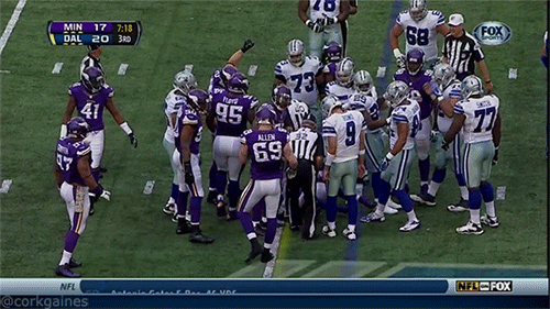 tony-romo-kick.gif