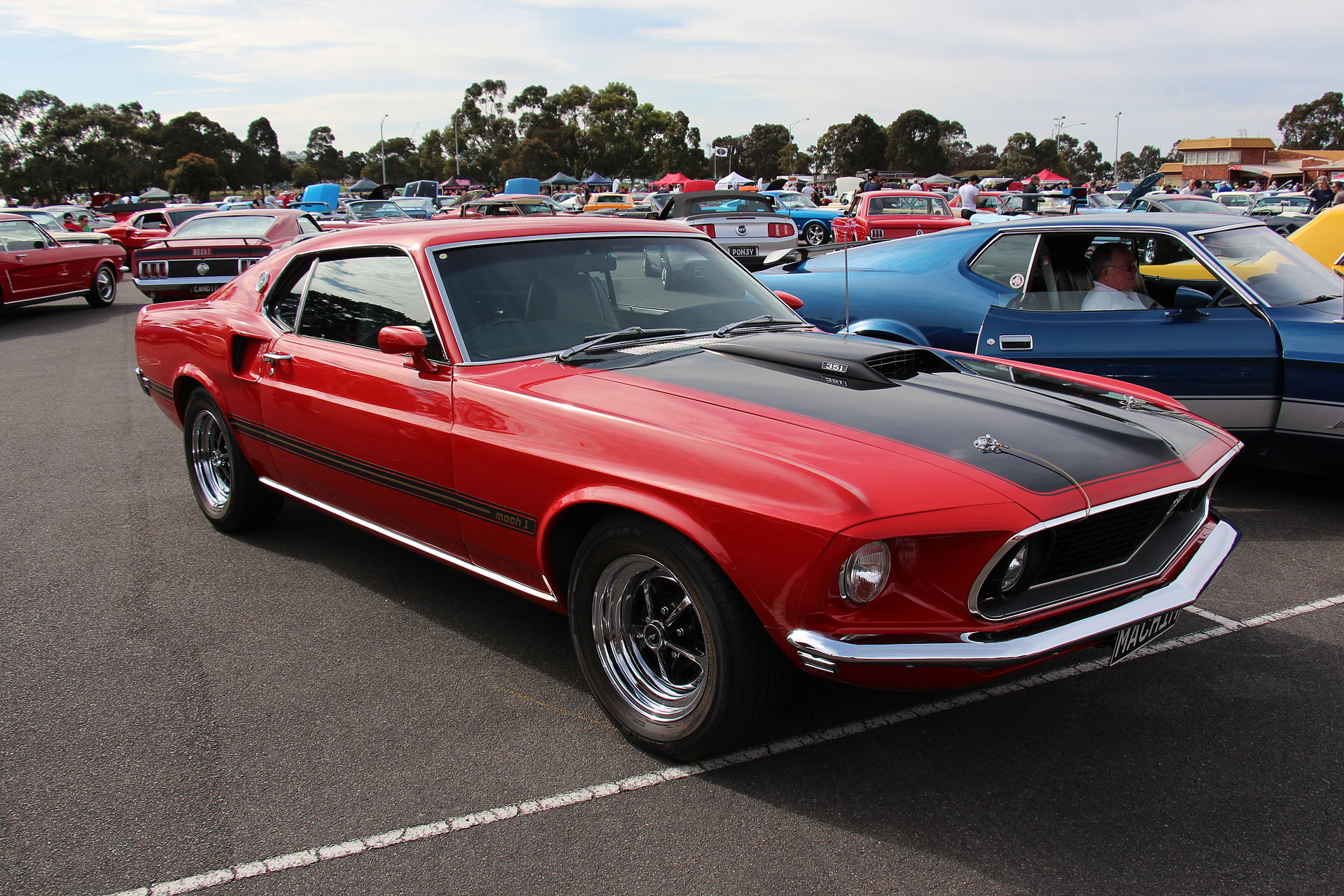 1920px-1969_Ford_Mustang_Mach_1_Sportsroof_%2815384190250%29.jpg