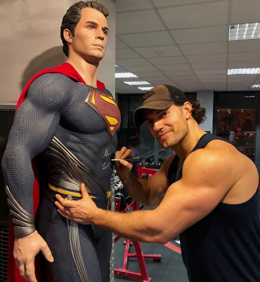 henry-cavill-super-guns.jpg
