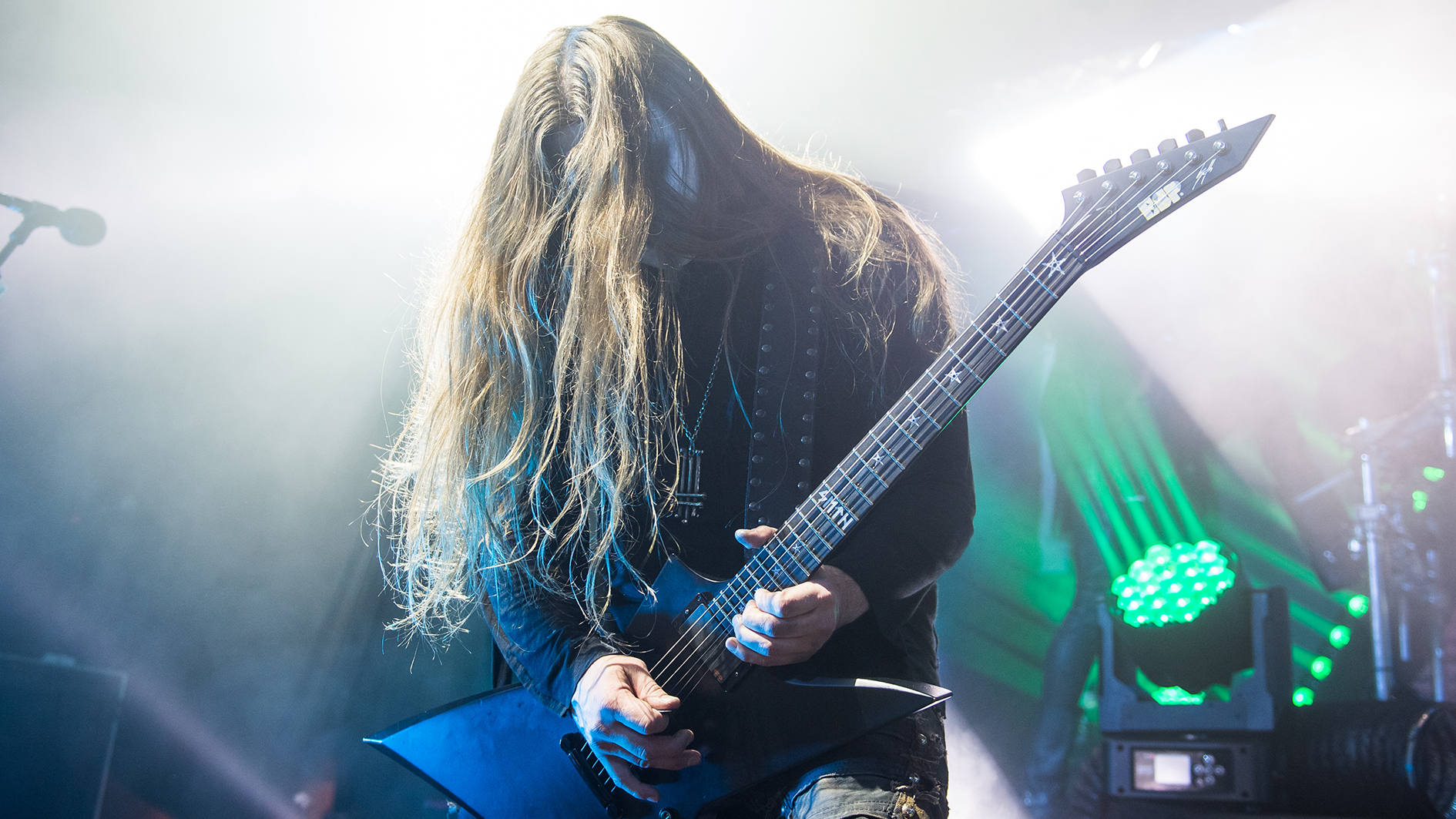 www.guitarworld.com