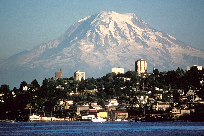 800px-Mount_Rainier_over_Tacoma.jpg