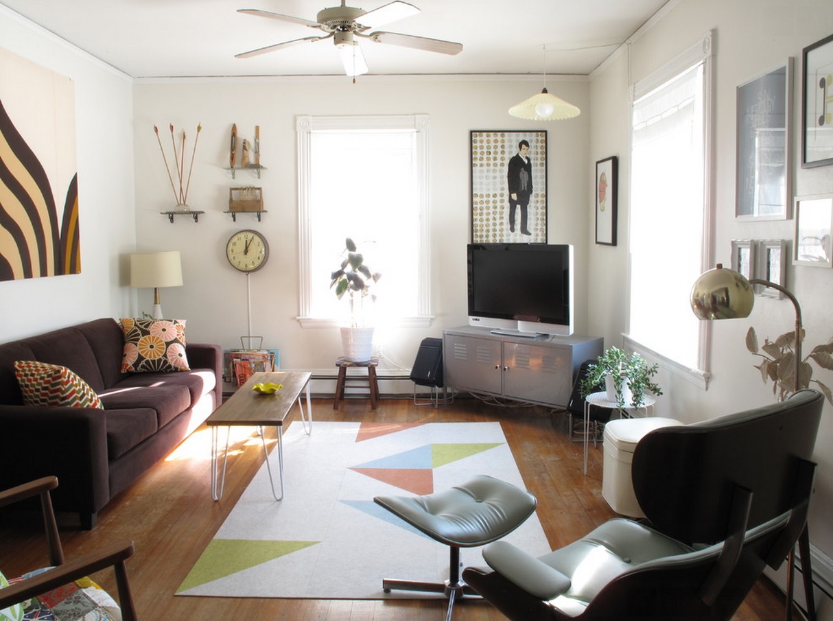 corner-TV-on-console-table.jpg