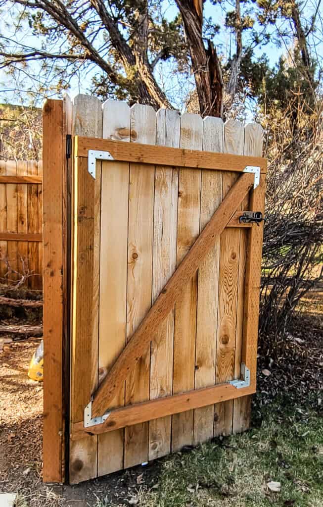 DIY-wooden-gate-653x1024.jpg