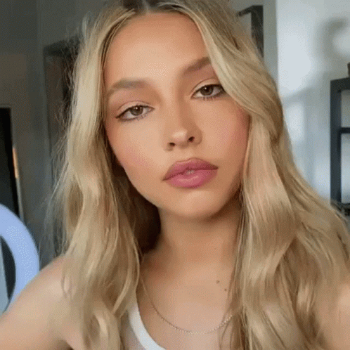 madelyn-cline-obx.gif