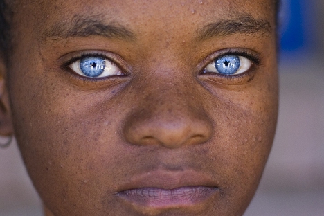 lars_erik_hauklien-black_girl_blue_eyes.jpg