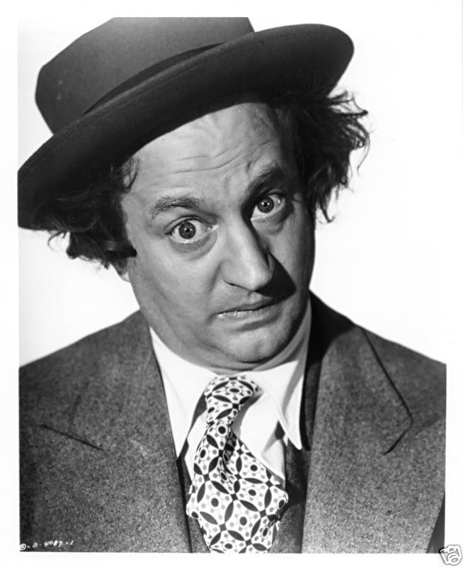 larry-fine-three-stooges-23436858-654-800.jpg