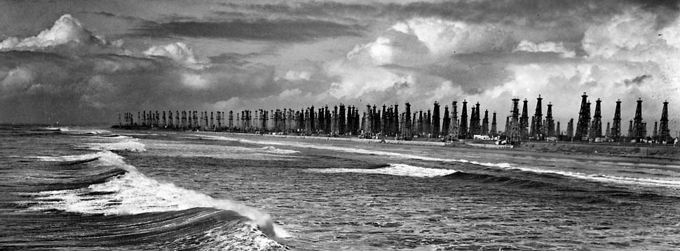 huntington-beach-oil-wells-derricks-ocean-beach-jan-28-19401.jpg