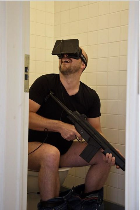 oculus-rift-gun-toilet-happy-thefuture-1385121467p.png
