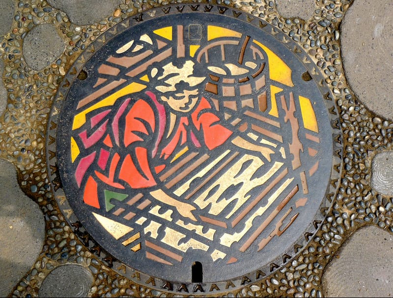 Japanese-manhole-cover-art-12.jpg