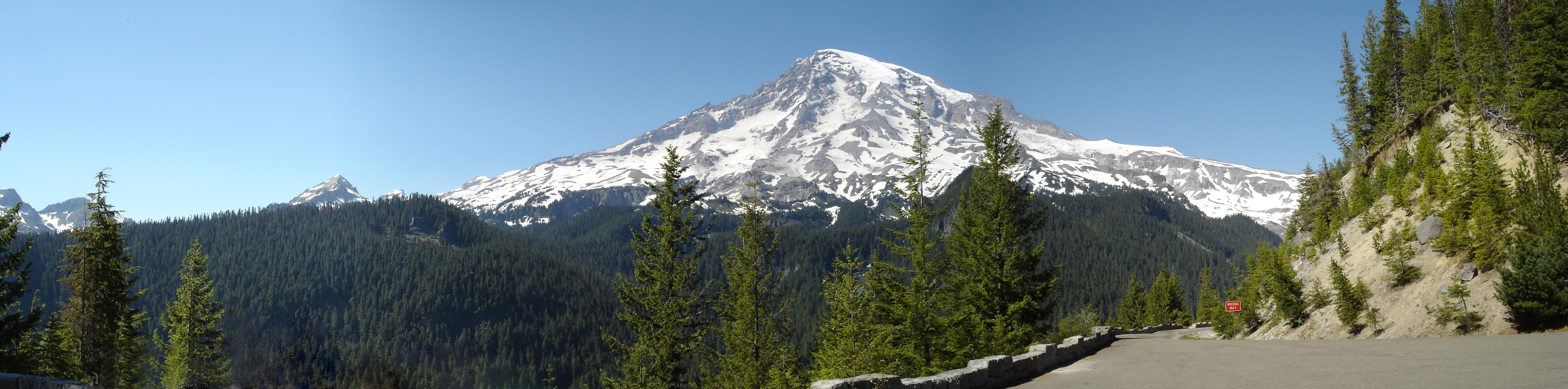 Mount_Rainier_panorama_2.jpg