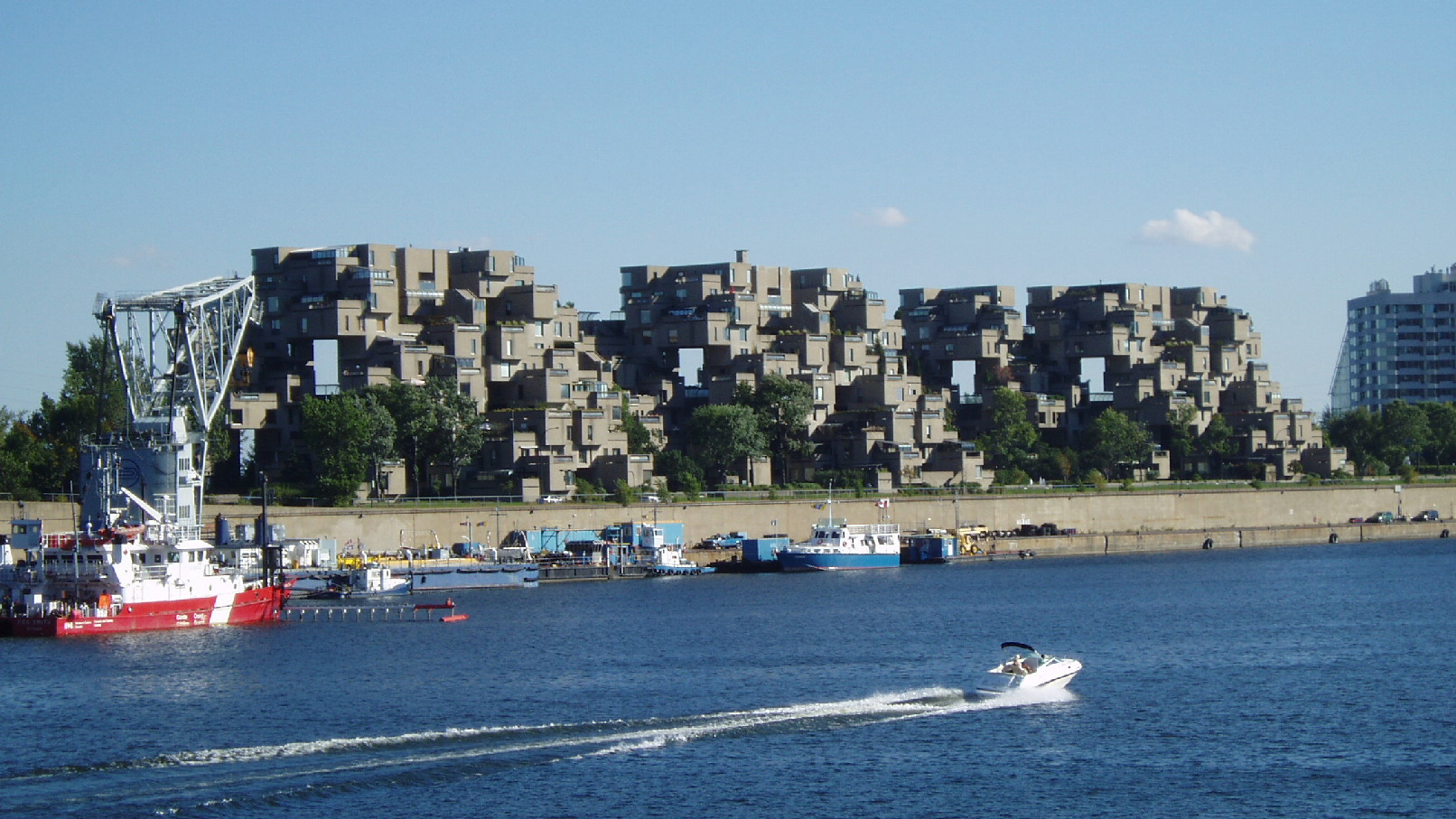 Habitat_67,_Montreal.jpg