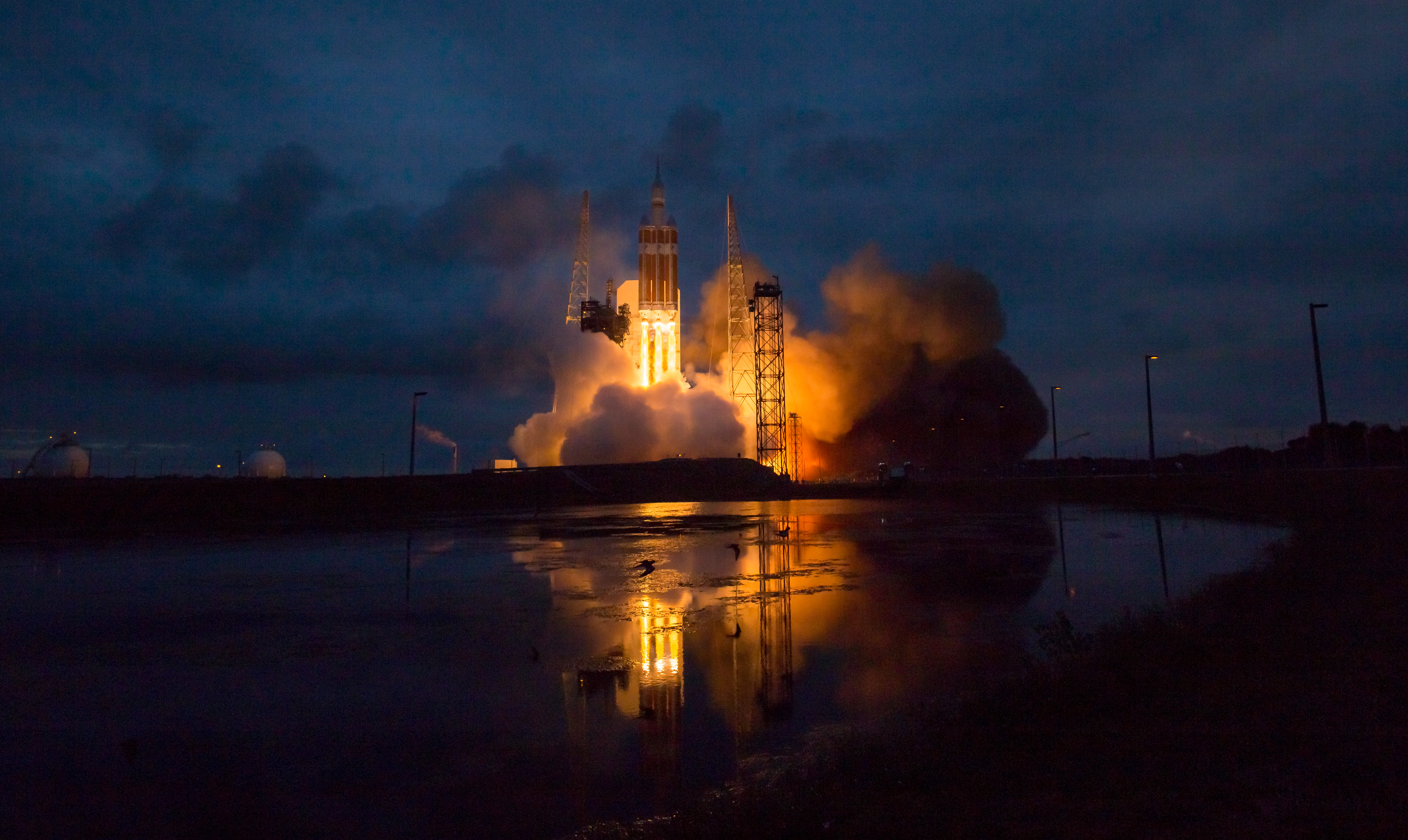 OrionLaunch_20141200010HQ.jpg