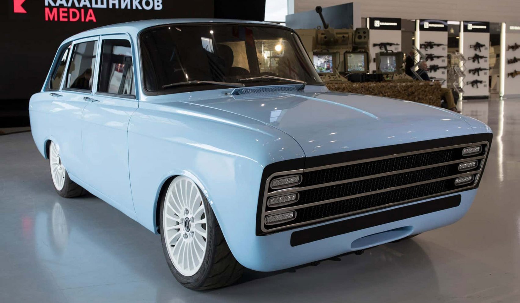 kalashnikov-prototype-electric-car-design_dezeen_2364_hero-1704x995.jpg