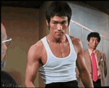 bruce-less-diamond-hands-hoge.gif