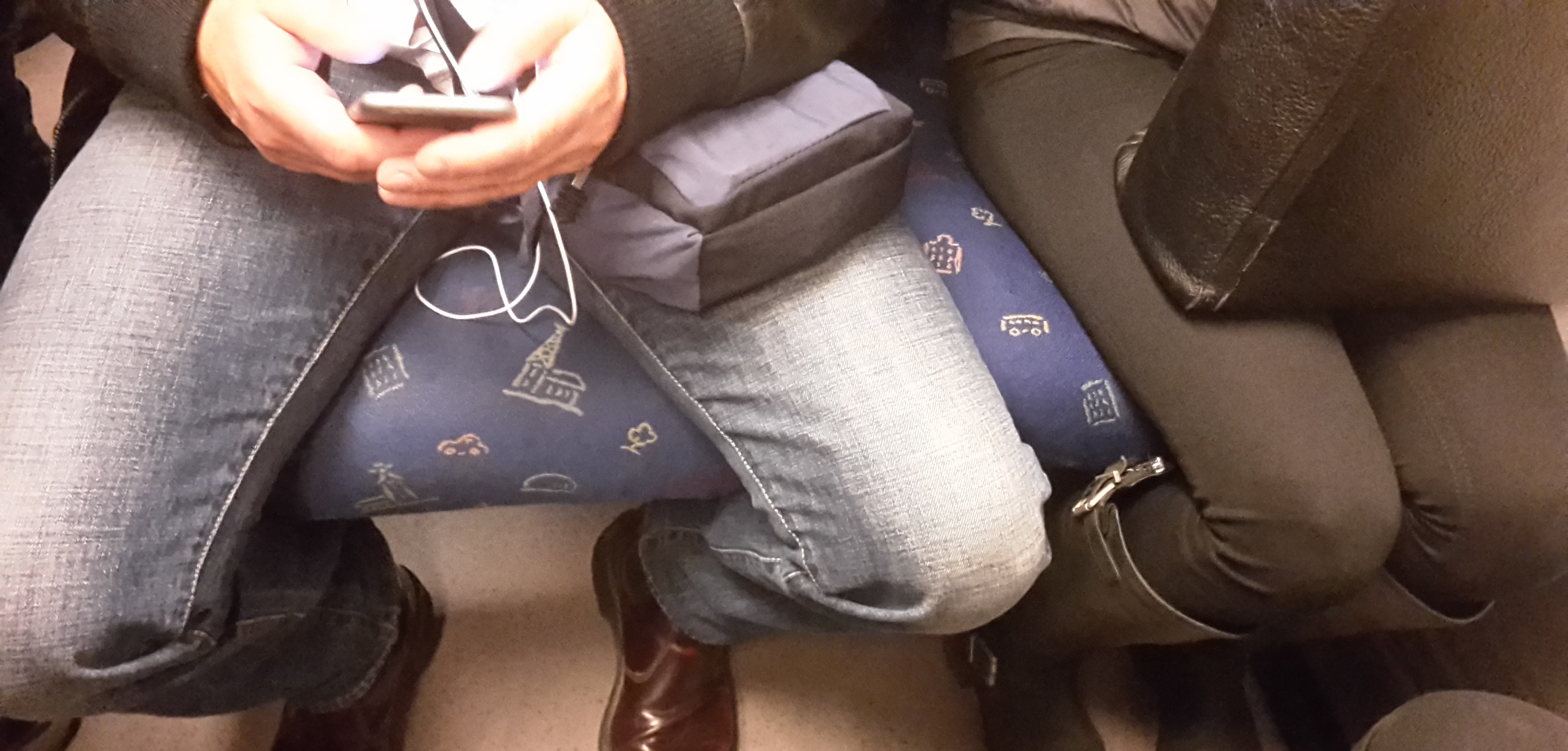 Manspreading_on_Stockholm_Metro.jpg