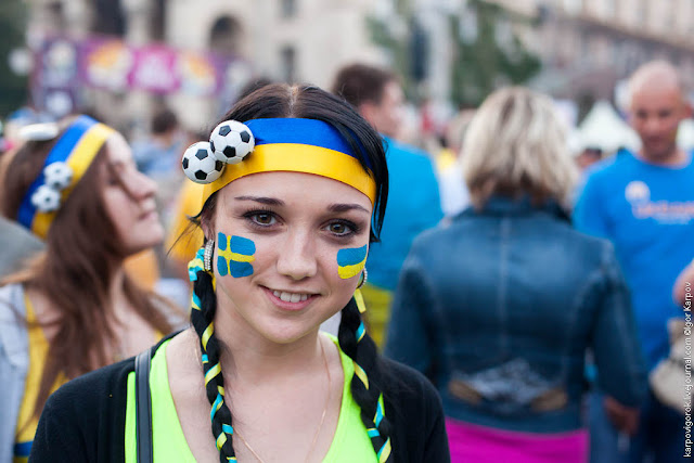 Ukrainian-Football-Fan-Girl.jpg