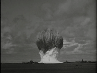 best_animated_gif_nuclear_explosion_zpsc10130c1.gif
