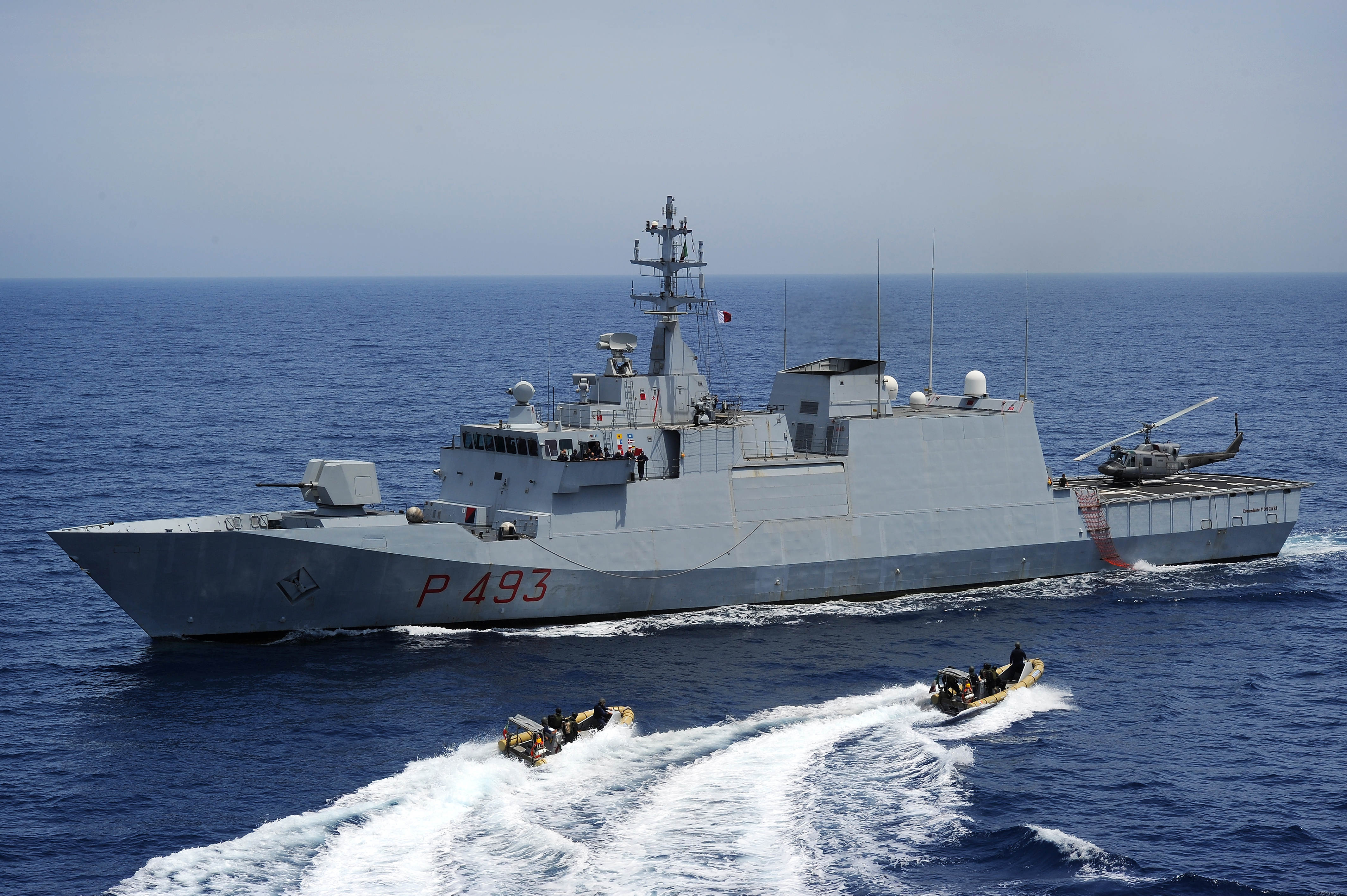 US_Navy_100528-N-3136P-207_An_Italian_Navy_visit%2C_board%2C_search_and_seizure_team_returns_to_the_Italian_Navy_offshore_patrol_vessel_ITS_Comandante_Foscari_%28P-493%29.jpg
