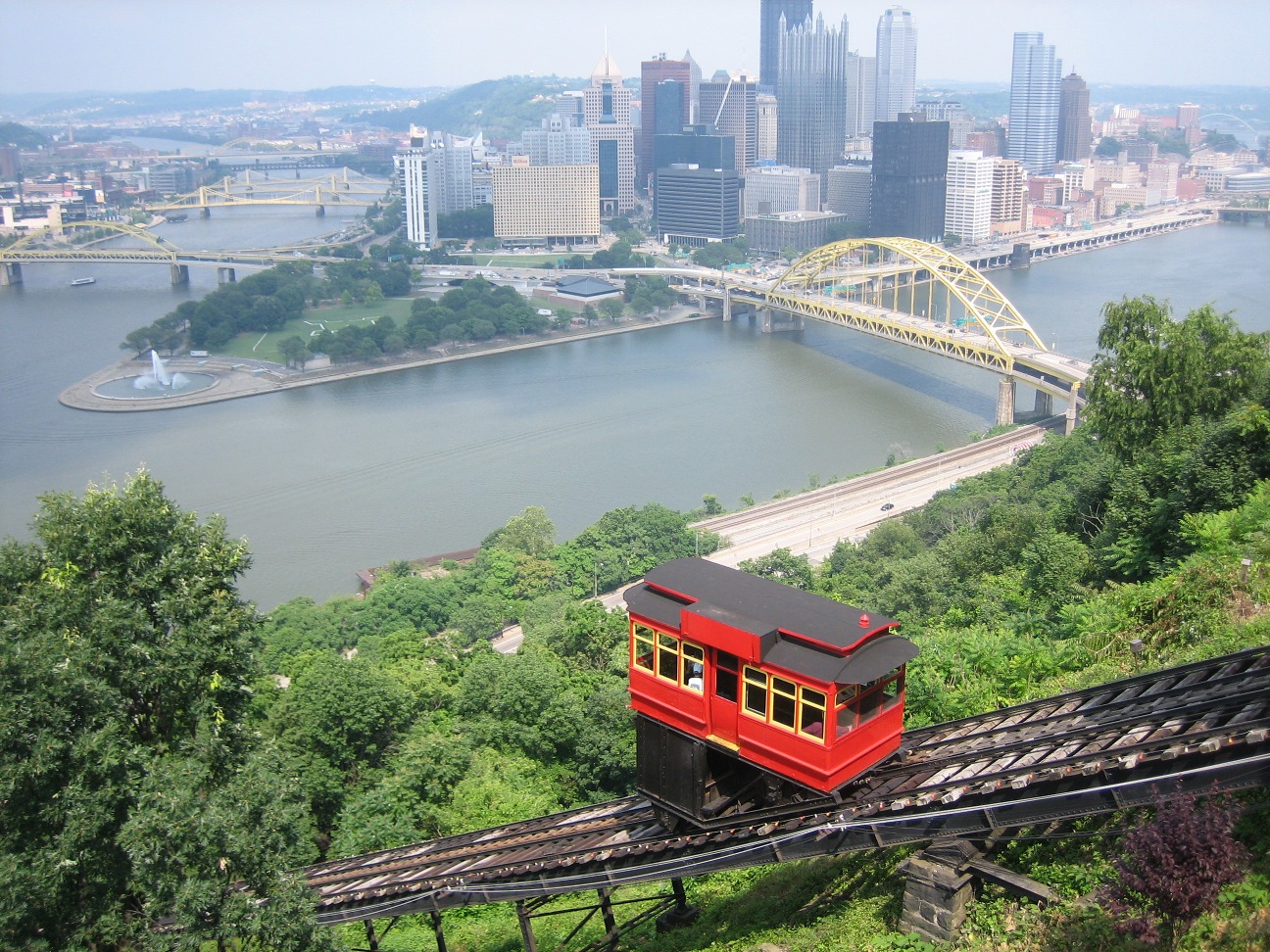 Duquesne_Incline_from_top.jpg