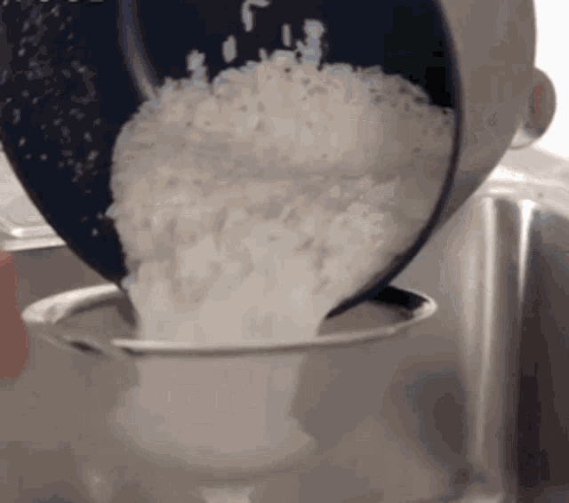 how-to-make-rice-drain-and-rinse.gif