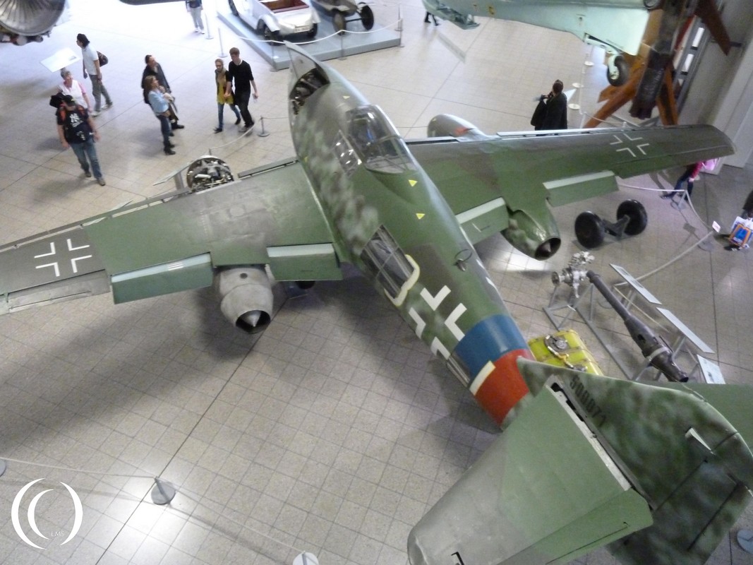 Messerschmitt-Me-262-A-1a-Schwalbe-1.jpg