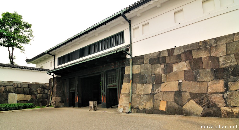 kirikomihagi-otemon-gate-imperial-palace-big.jpg