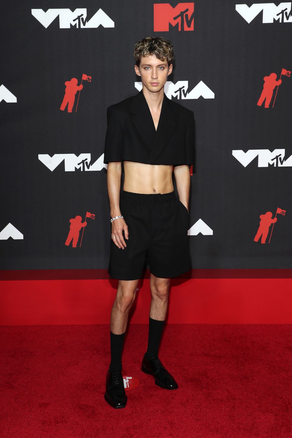 troye-sivan-attends-the-2021-mtv-video-music-awards-at-news-photo-1631499584.jpg