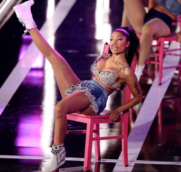 Nicki-Minaj-Has-Implants-in-Her-Posterior-and-That-Is-Killing-the-Music-Industry-459003-2.jpg