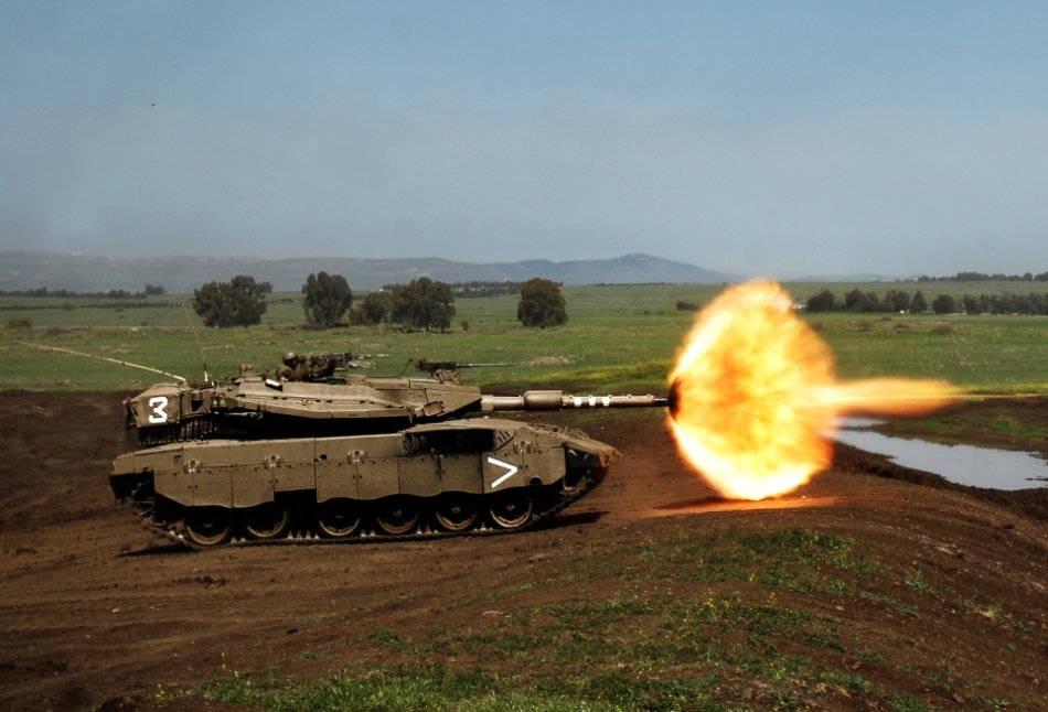 5-tanks-for-30-must-have-tank-tuesday-wallpapers-13.jpg