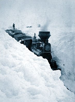 Train_stuck_in_snow.jpg