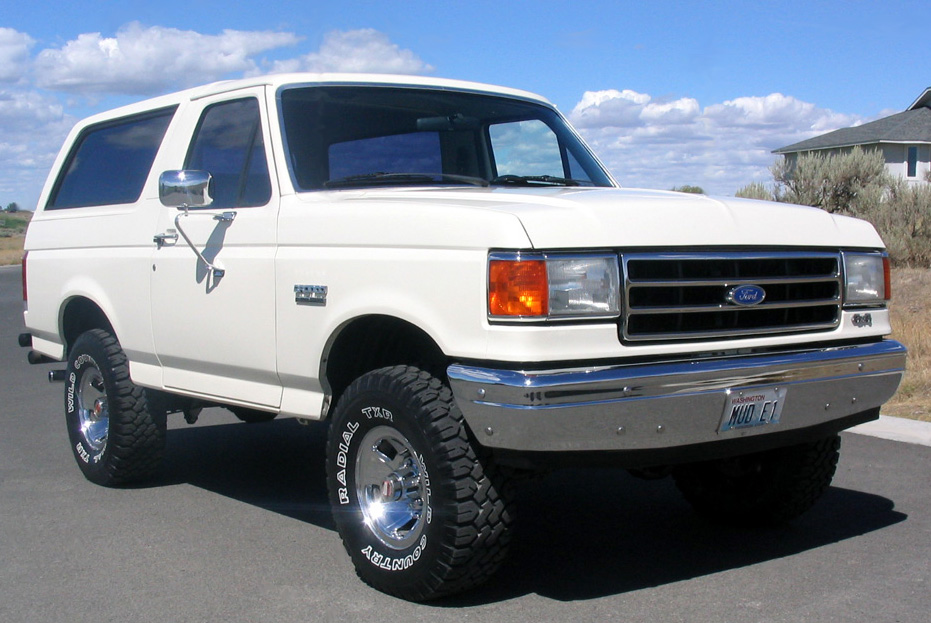 1990_Ford_Bronco_Front.jpg