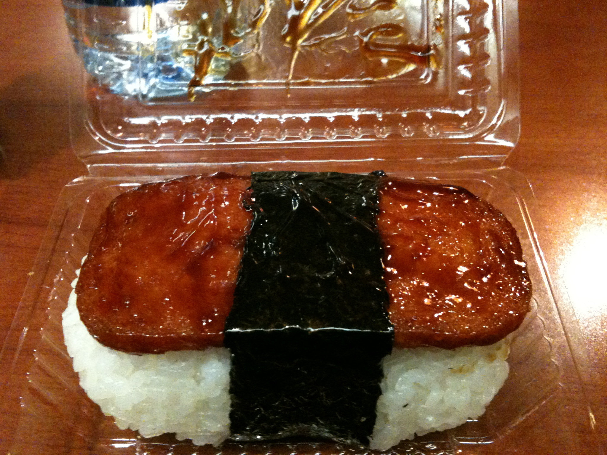 Spam_musubi_at_Ninja_Sushi.jpg