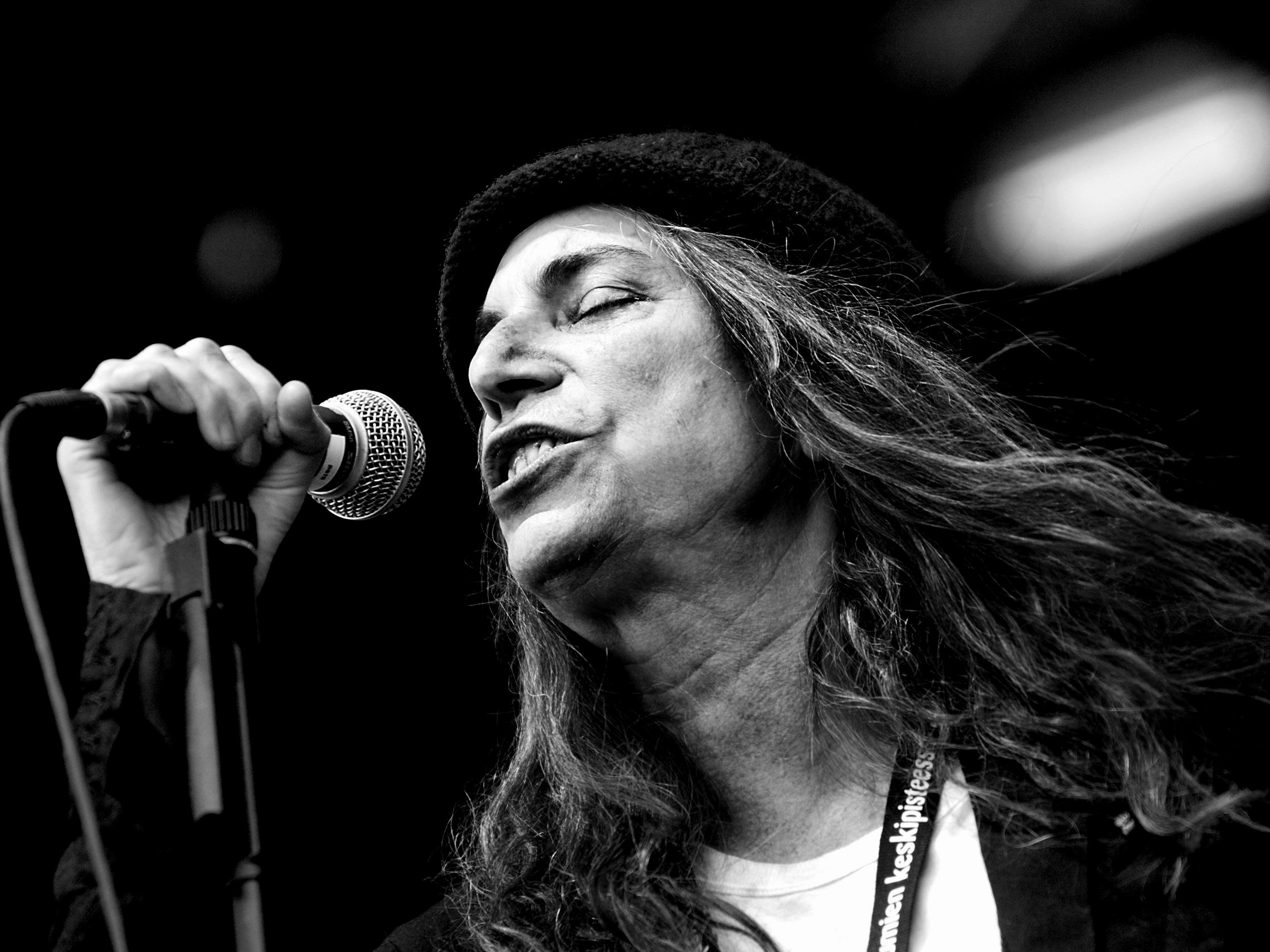 Patti_Smith_performing_in_Finland,_2007.jpg