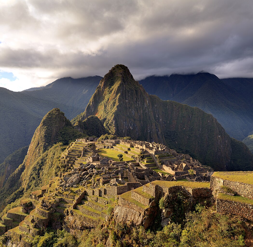 1049px-80_-_Machu_Picchu_-_Juin_2009_-_edit.2.jpg