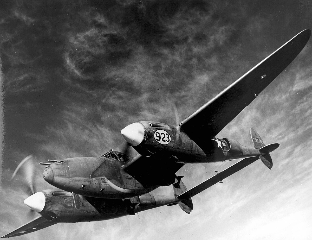1200px-Lockheed_P-38H_Lightning_-_1.jpg
